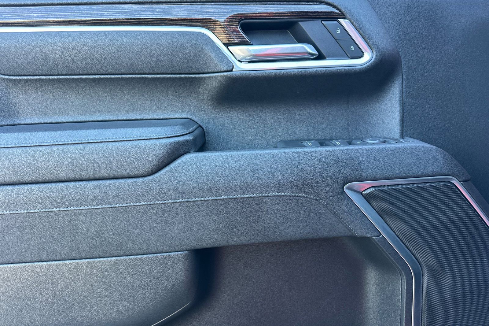 Used 2025 GMC Sierra 1500 Elevation w/ X31 Off-Road Package AWD/4WD image 12