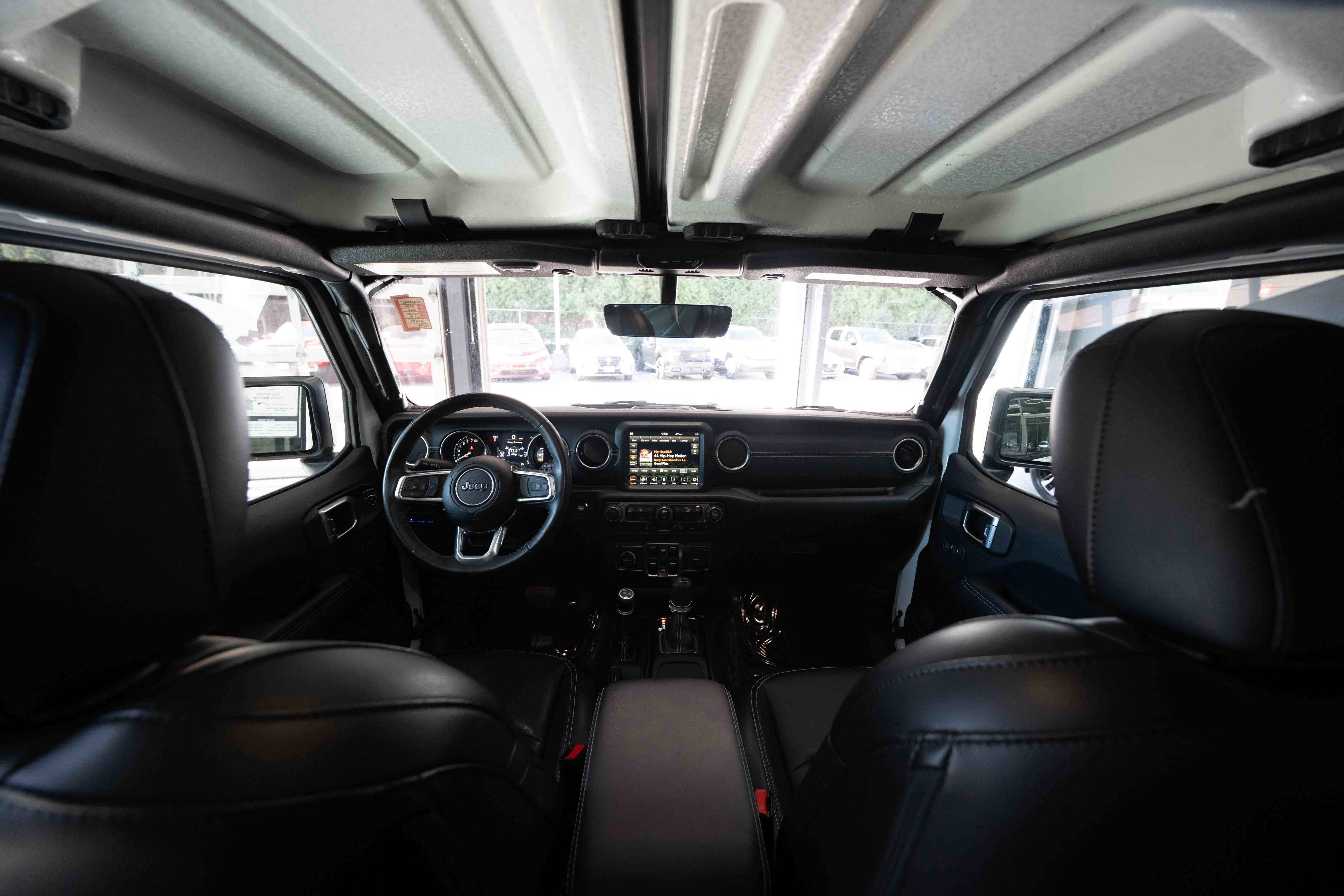 Used 2022 Jeep Wrangler Unlimited Sahara w/ Cold Weather Group image 19