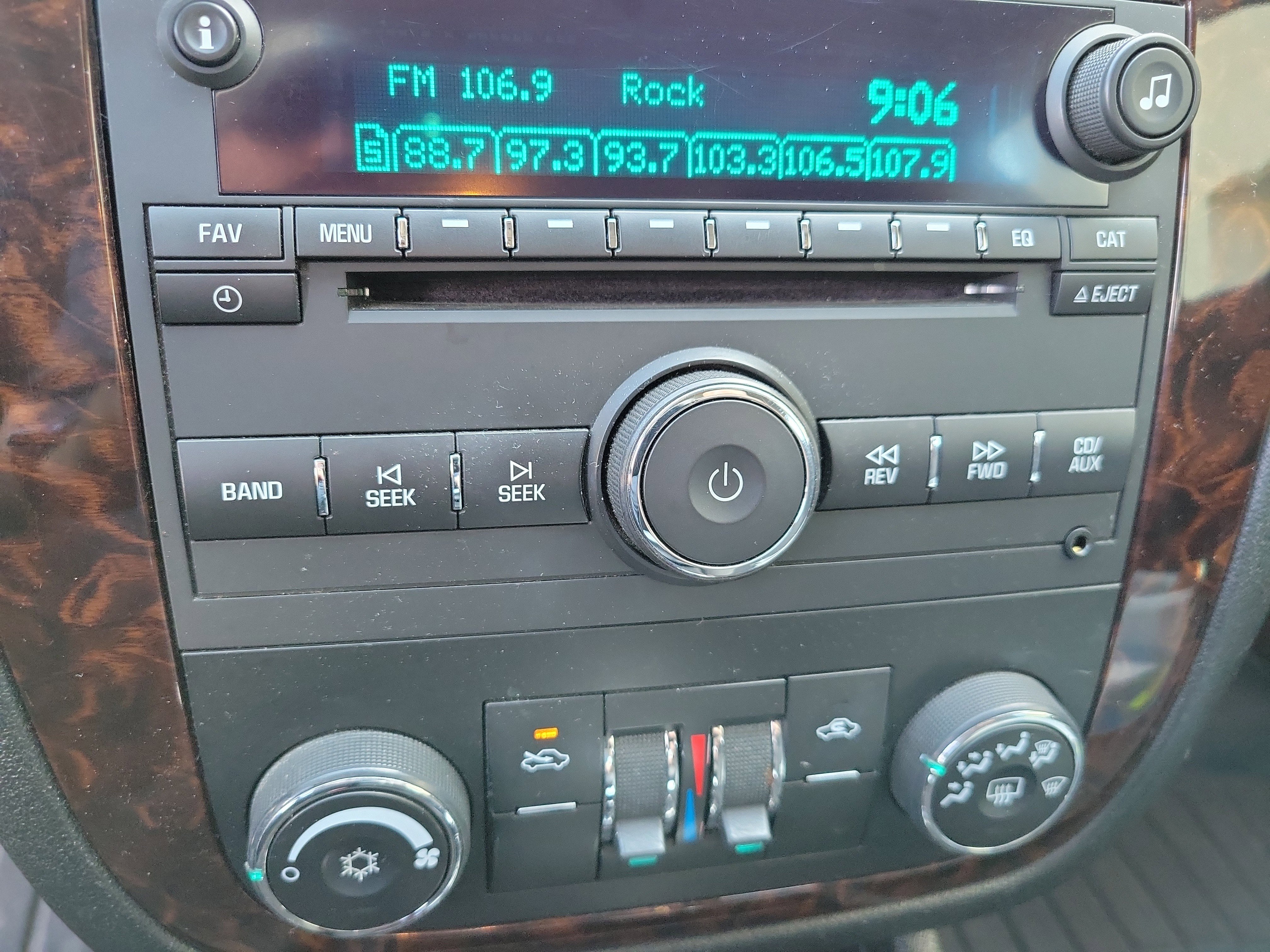 Used 2015 Chevrolet Impala LT w/ LT Sunroof Package FWD image 16