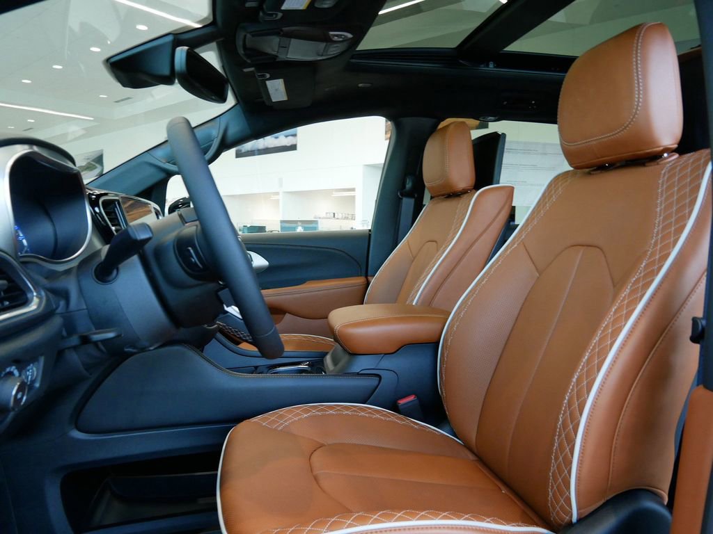 New 2026 Chrysler Pacifica Pinnacle image 16