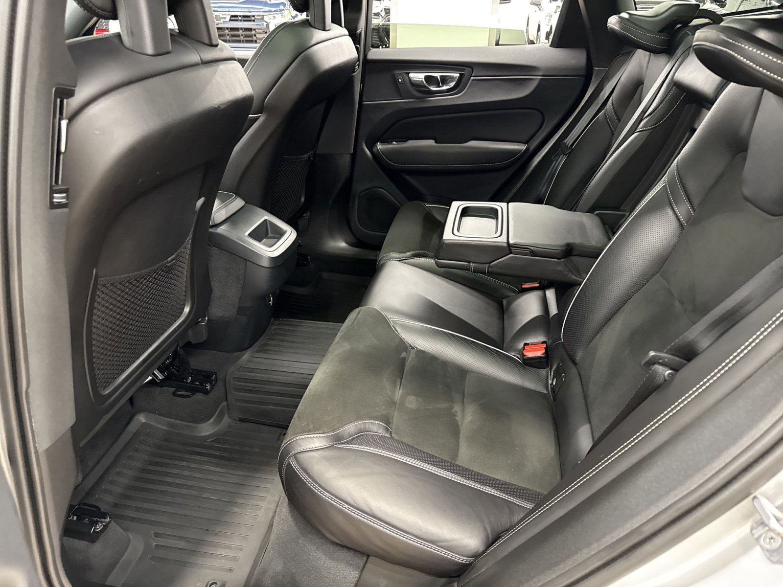 Used 2018 Volvo XC60 T5 R-Design w/ Convenience Package AWD/4WD image 26