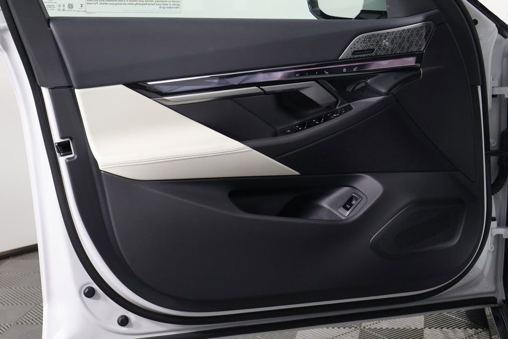 New 2026 BMW i5 eDrive40 w/ M Sport Package image 7