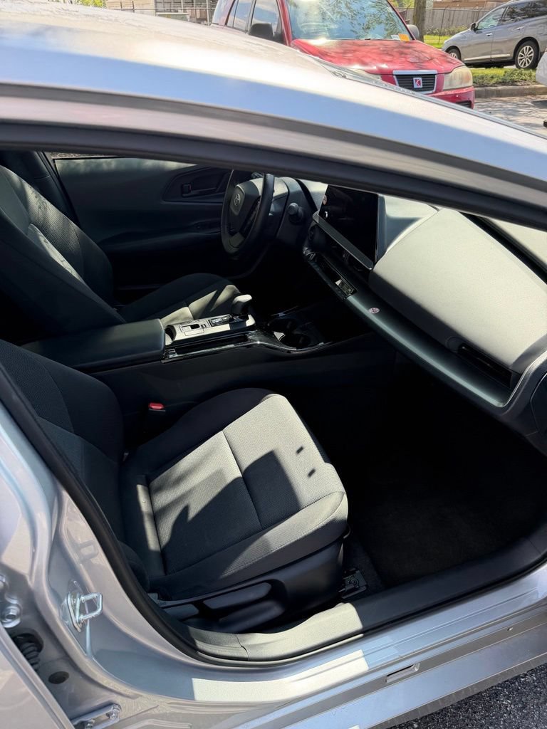 Used 2025 Toyota Prius LE FWD image 9
