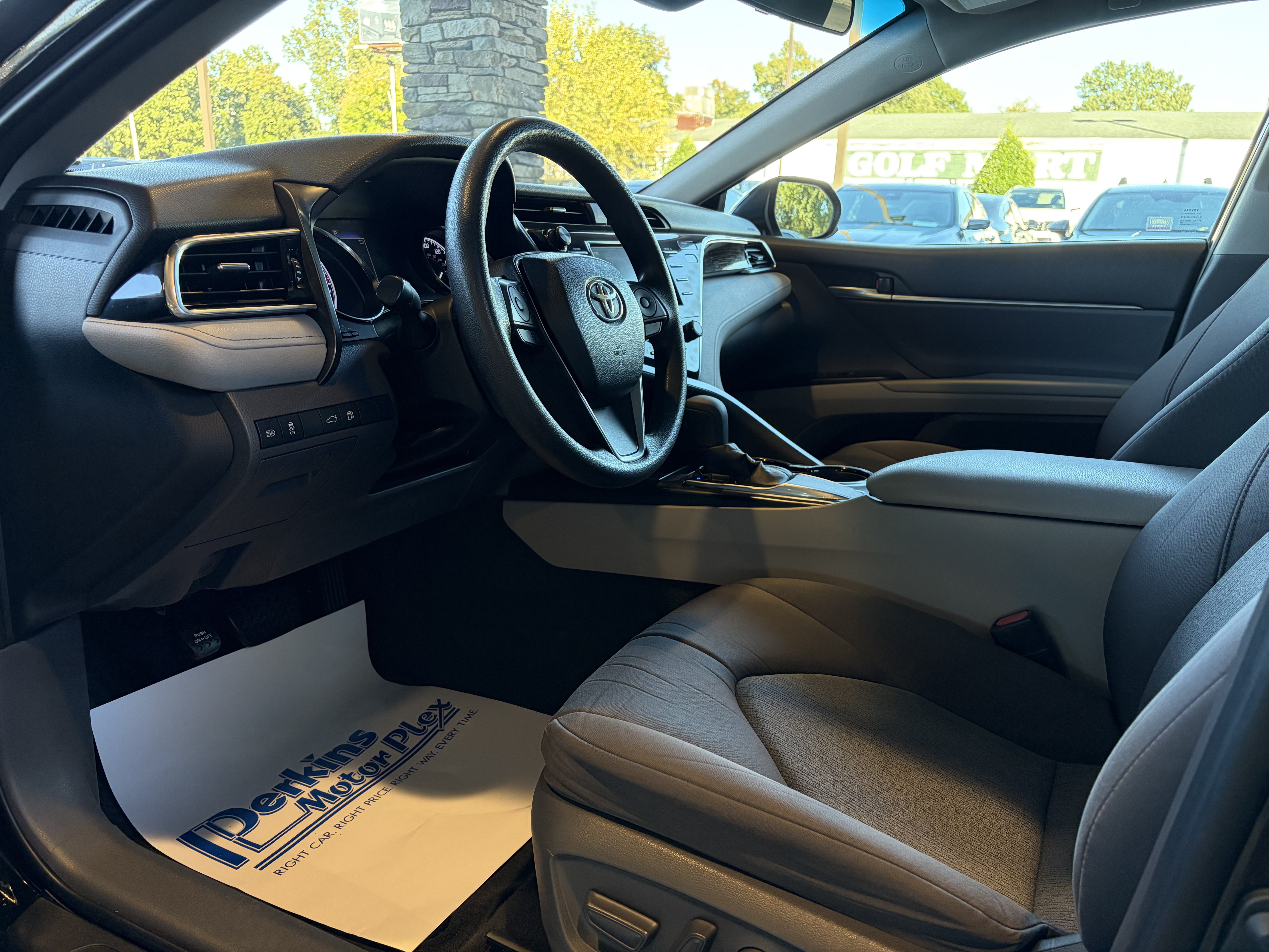 Used 2018 Toyota Camry LE FWD image 2