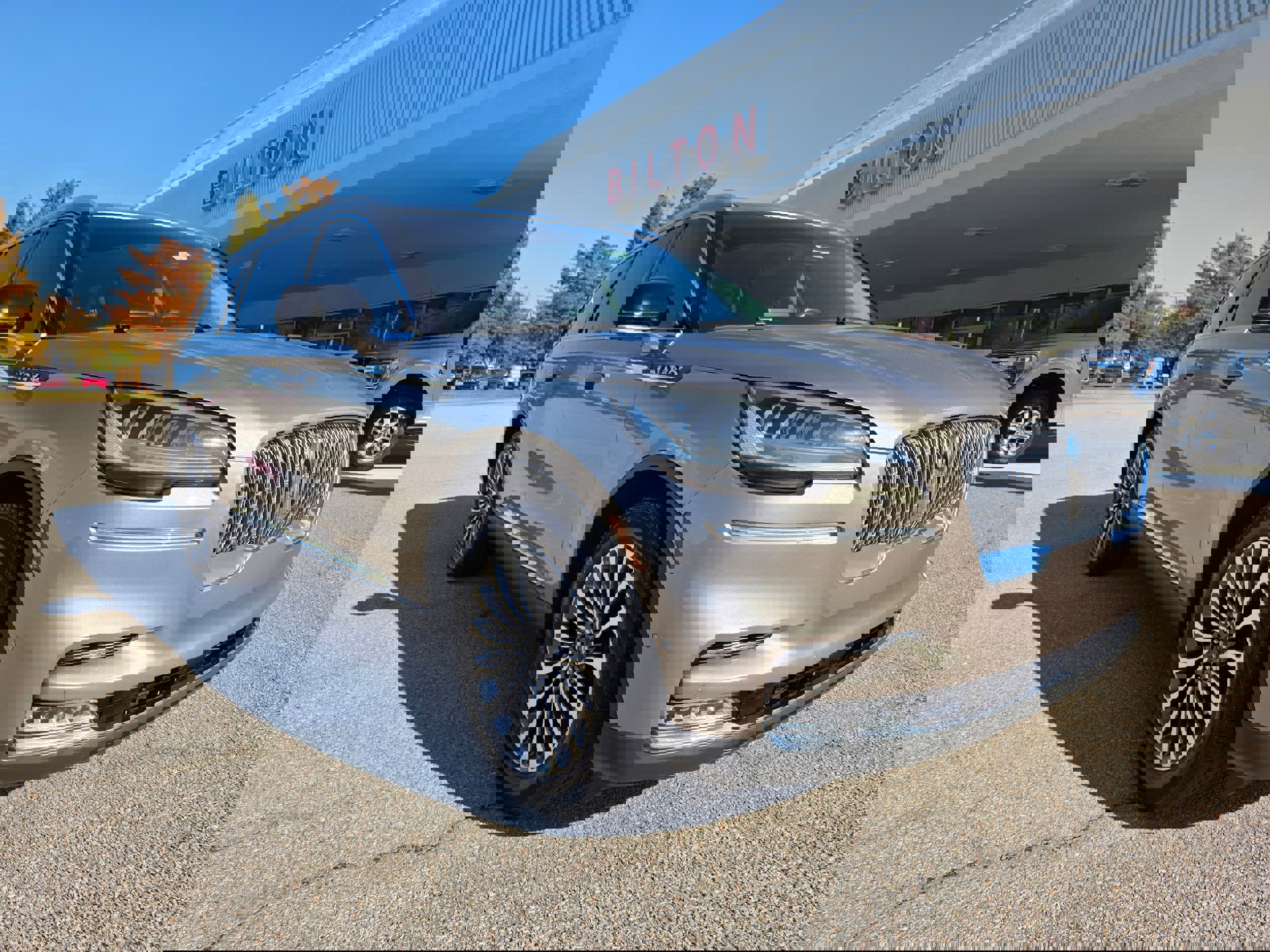 Used 2020 Lincoln Aviator Reserve w/ Elements Package Plus image 1