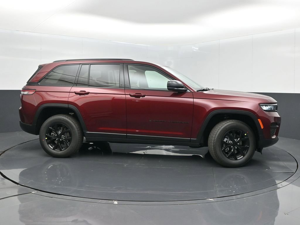 New 2025 Jeep Grand Cherokee Altitude image 8