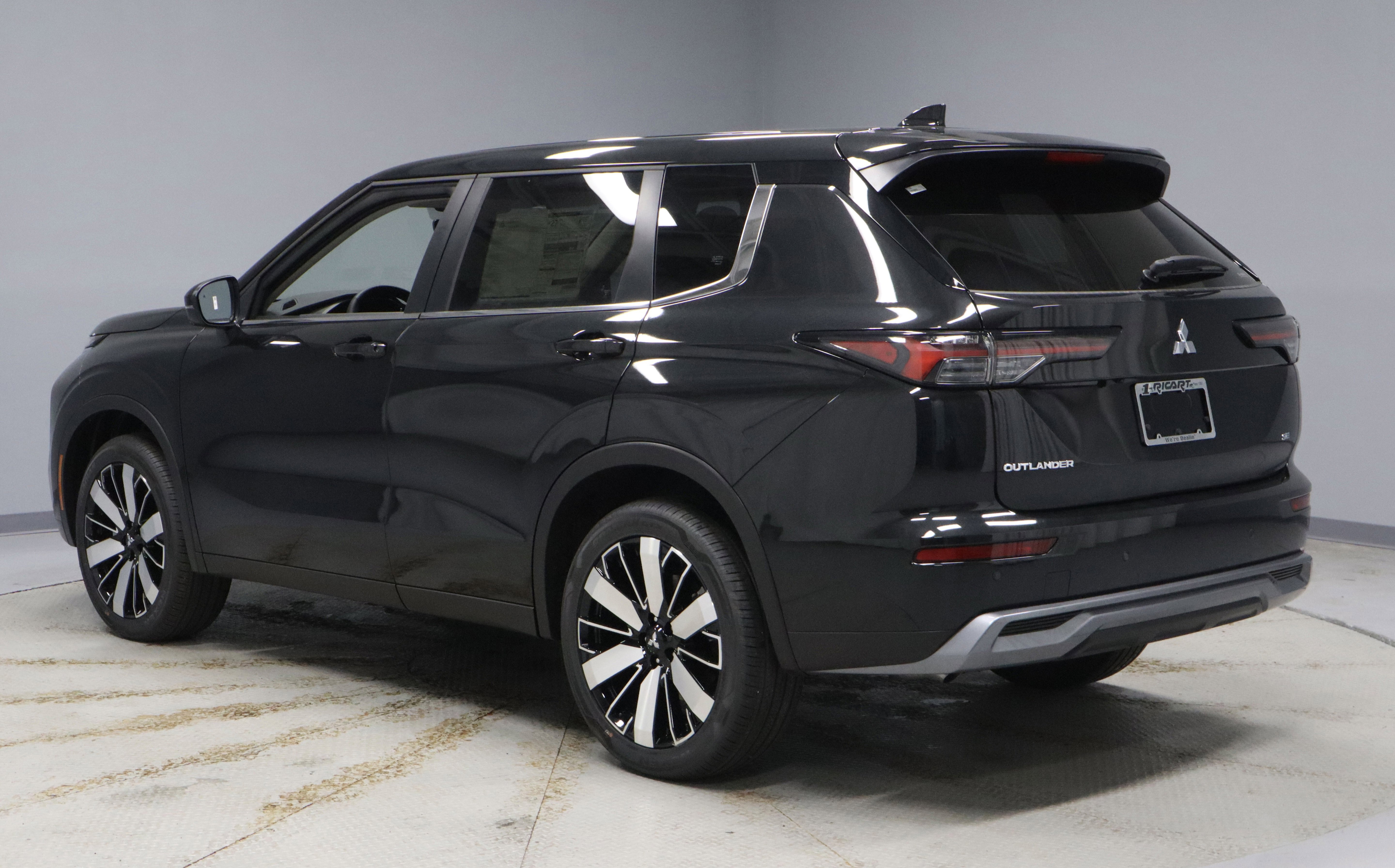 New 2026 Mitsubishi Outlander SE image 6