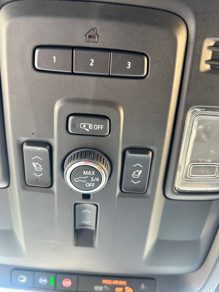 Used 2023 Chevrolet Suburban Premier image 20