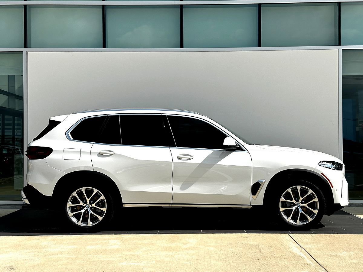 New 2026 BMW X5 xDrive40i image 3