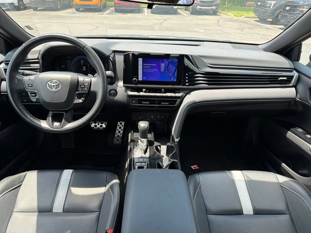 Used 2025 Toyota Camry SE FWD image 5