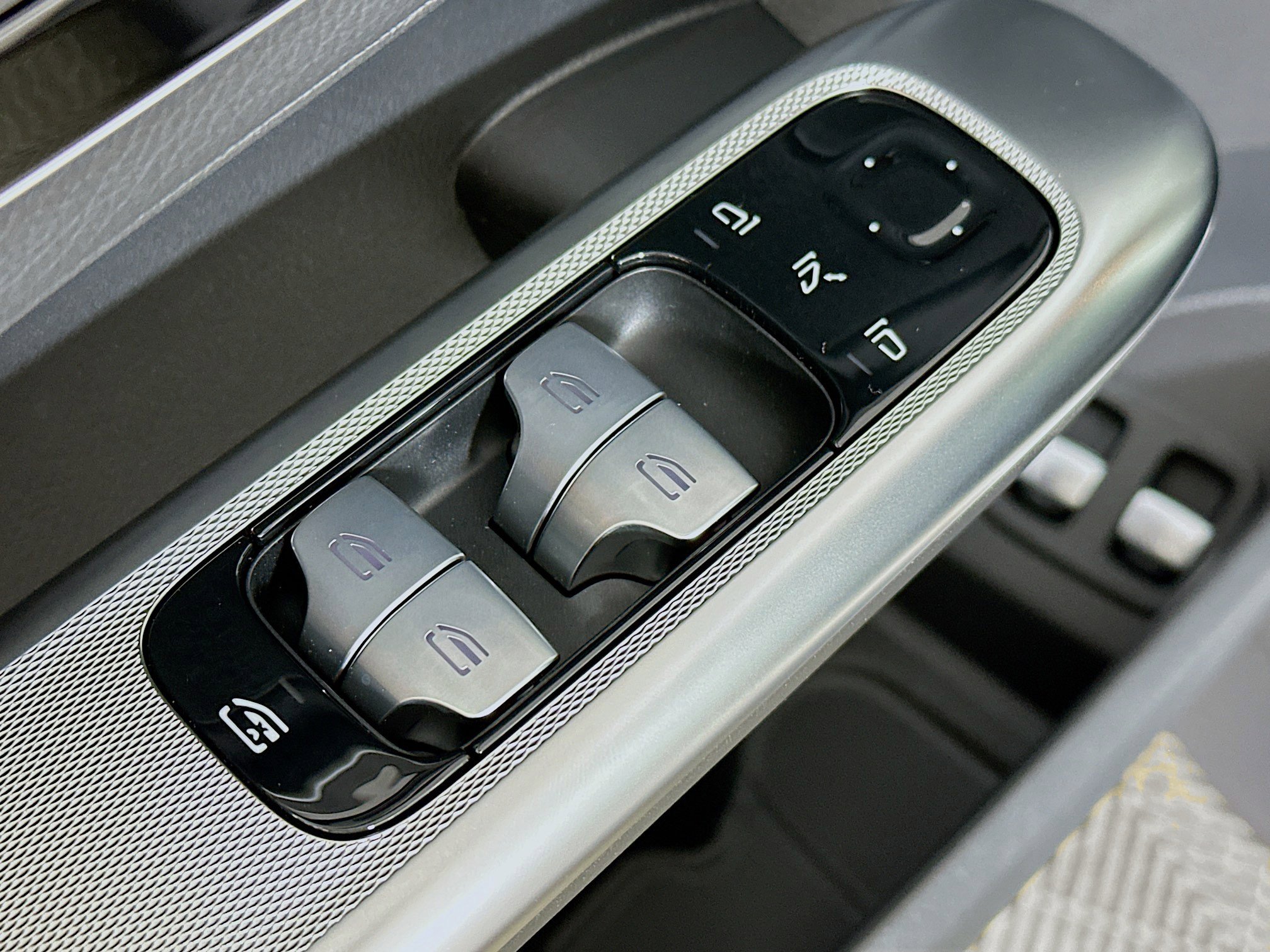 New 2025 Mercedes-Benz GLC 350e 4MATIC image 18