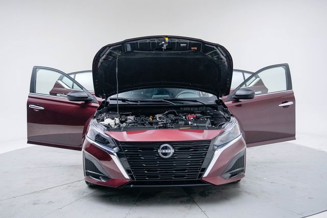 Used 2025 Nissan Altima 2.5 SV image 16