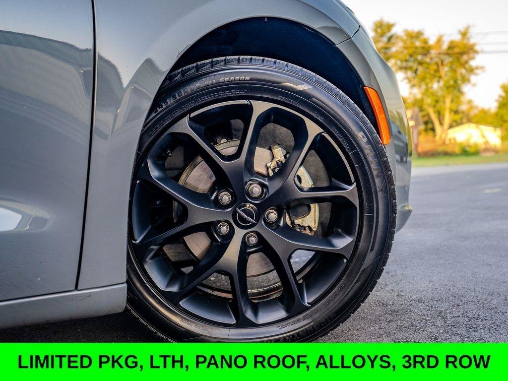 Used 2025 Chrysler Pacifica Limited FWD image 9