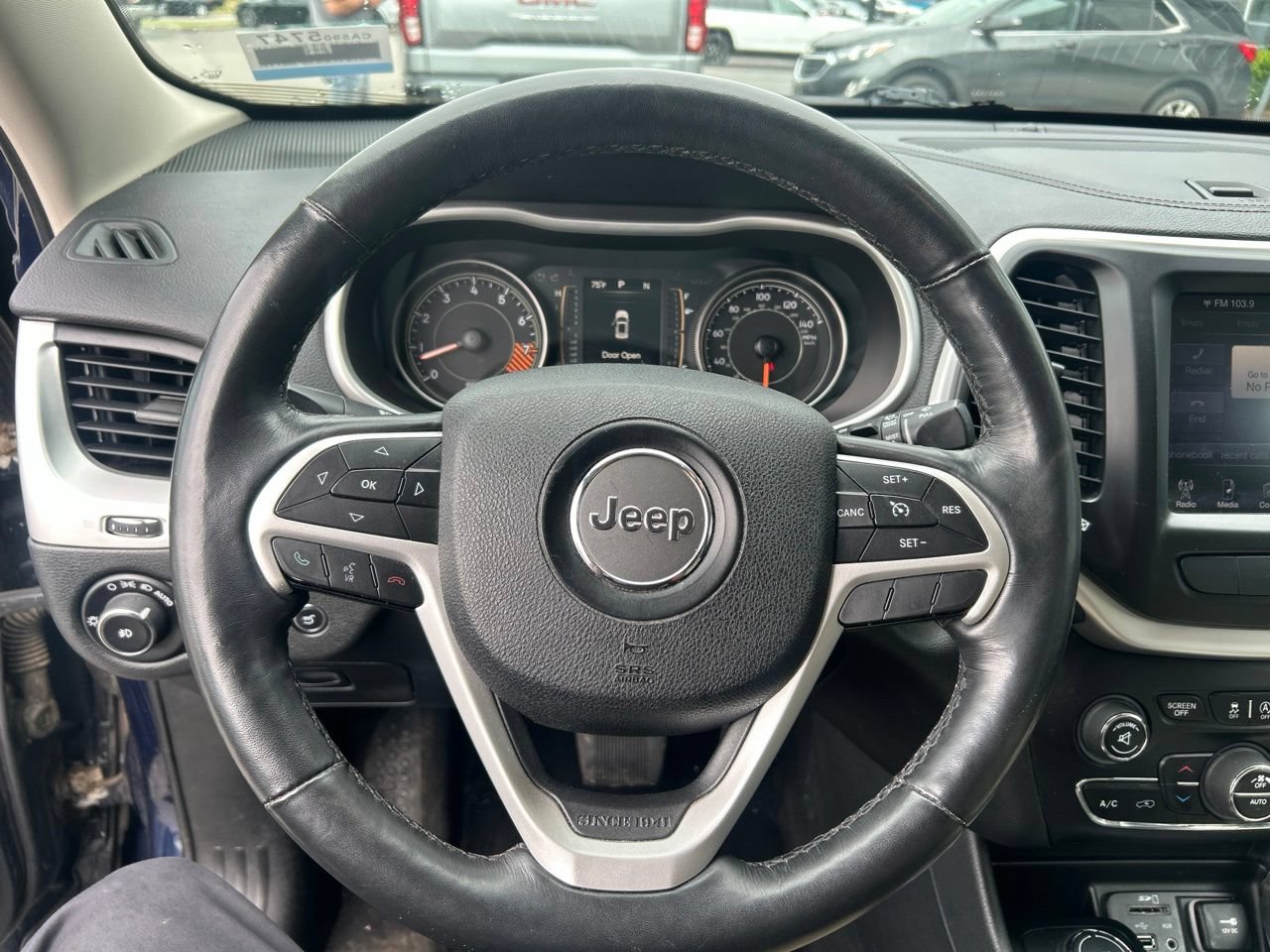 Used 2015 Jeep Cherokee Latitude w/ Comfort/Convenience Group AWD/4WD image 18