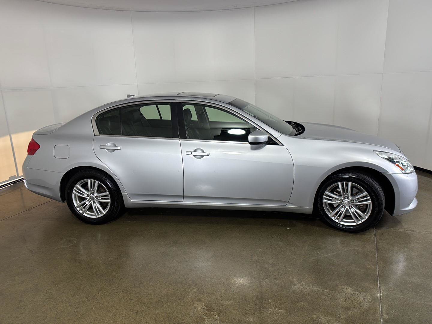 Used 2013 INFINITI G37 x Sedan w/ Premium Pkg AWD/4WD image 7