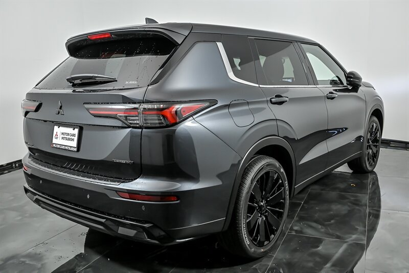 New 2026 Mitsubishi Outlander LE FWD image 34