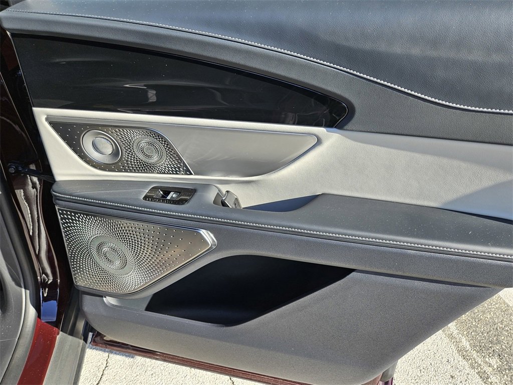 Used 2025 Lincoln Nautilus Reserve image 34