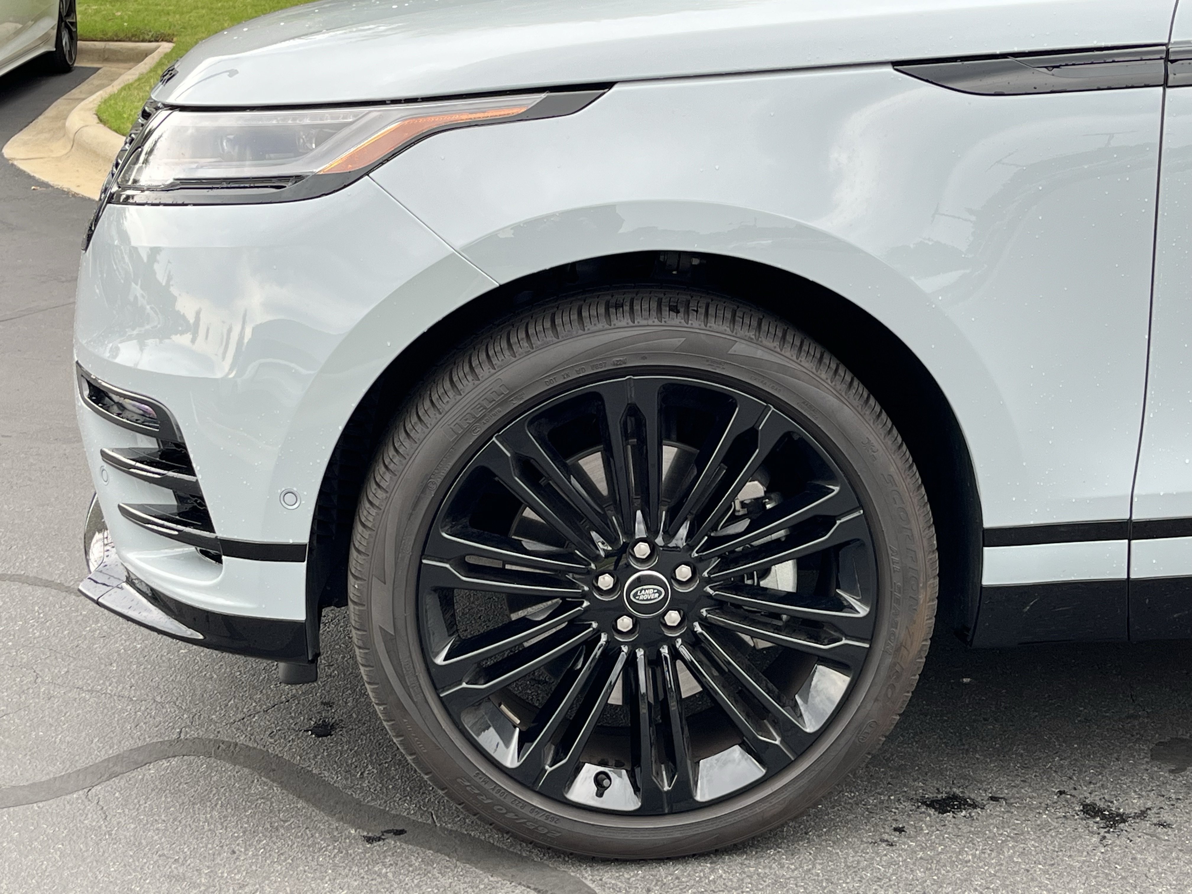 Used 2025 Land Rover Range Rover Velar Dynamic SE AWD/4WD image 13