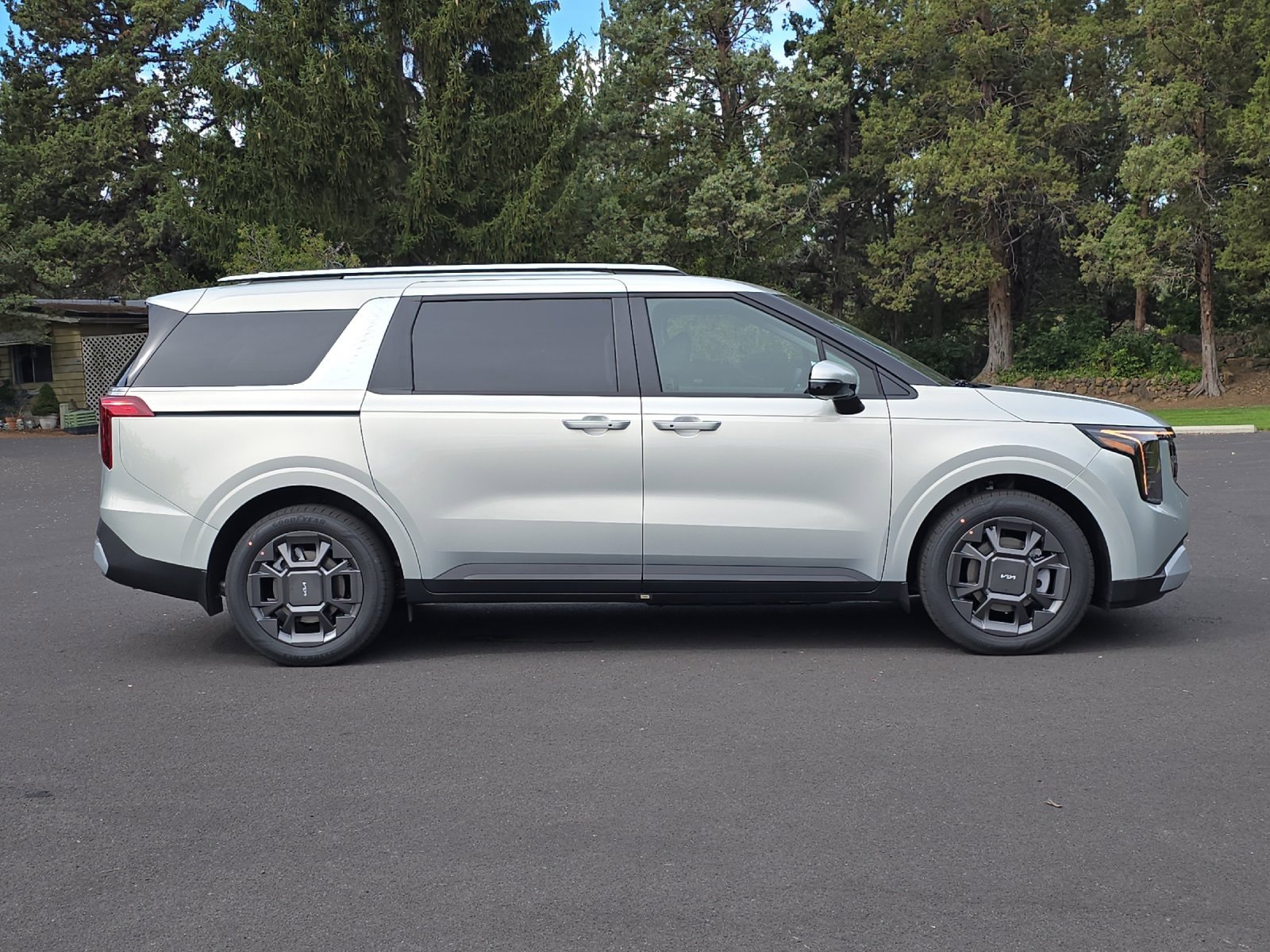 New 2026 Kia Carnival EX image 3