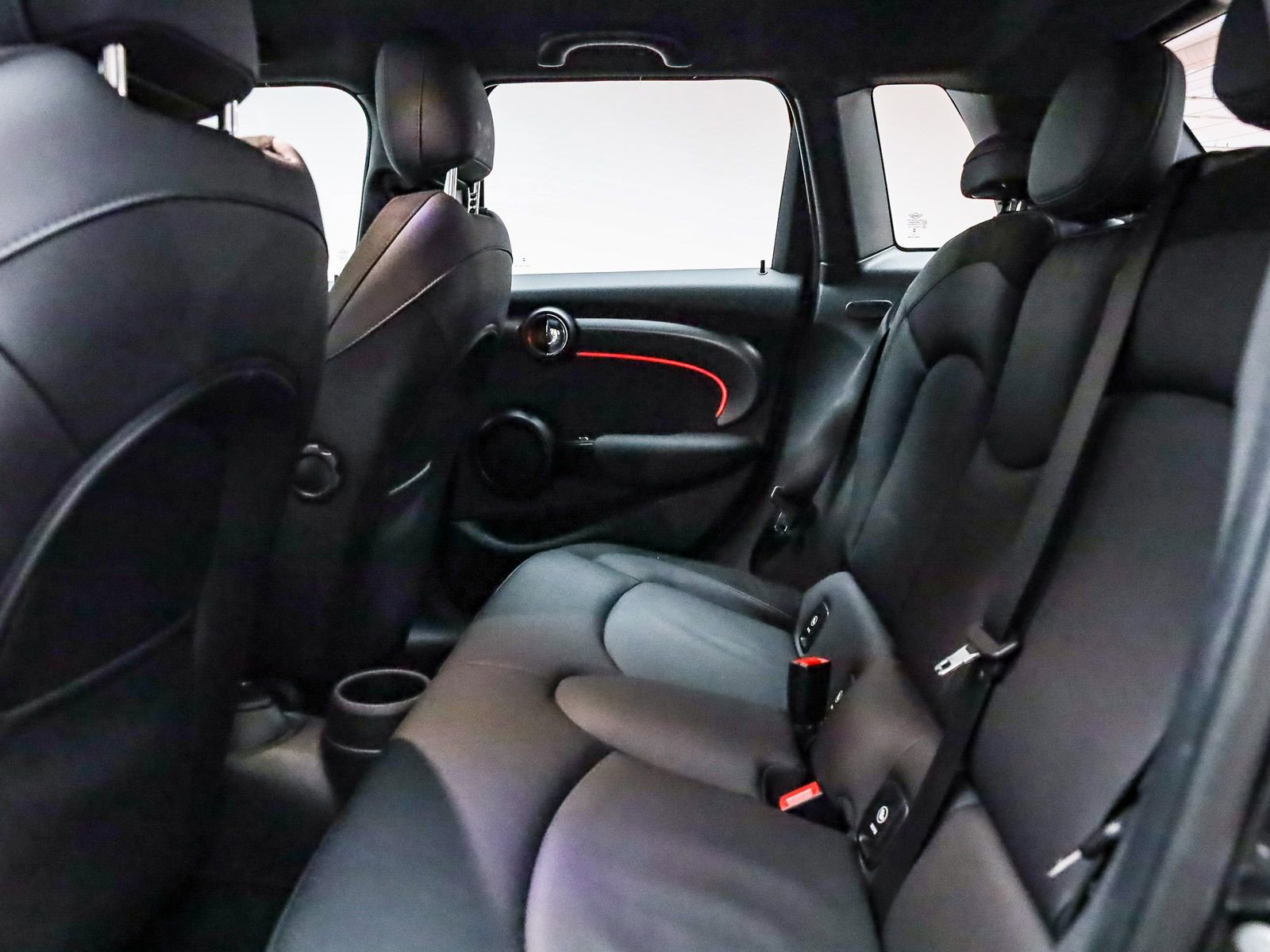 Used 2024 MINI Cooper 4-Door Hardtop w/ Signature Upholstery Package image 20