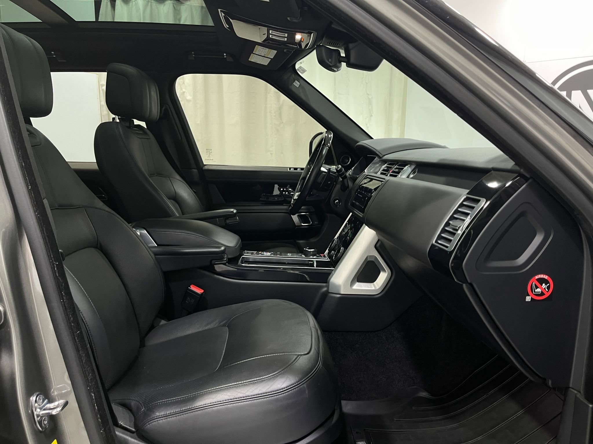 Used 2019 Land Rover Range Rover Supercharged AWD/4WD image 32