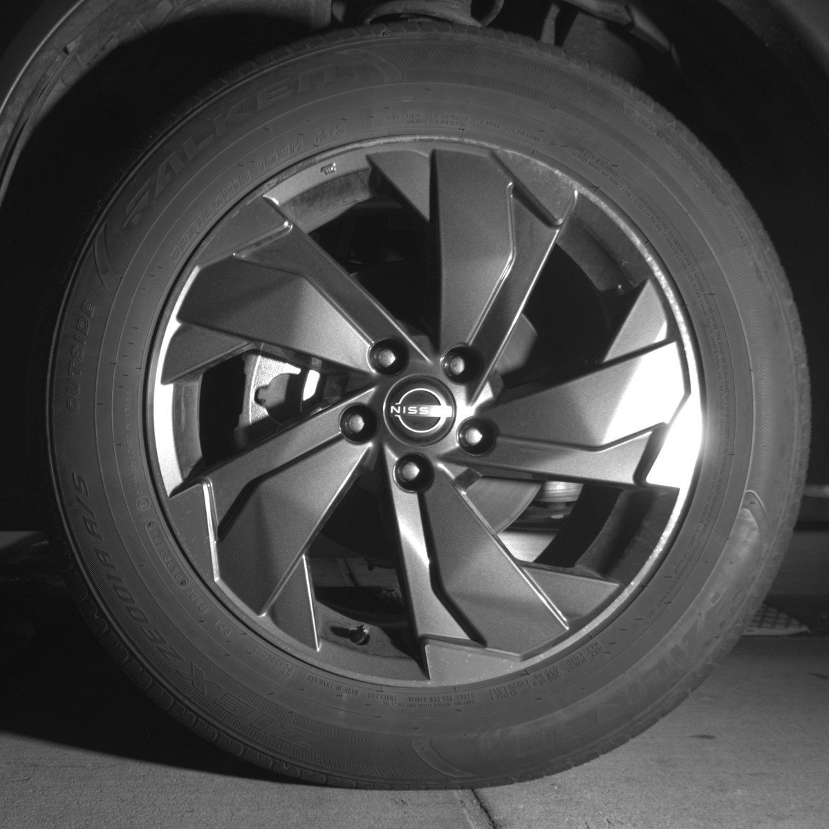Used 2025 Nissan Rogue SV FWD image 12