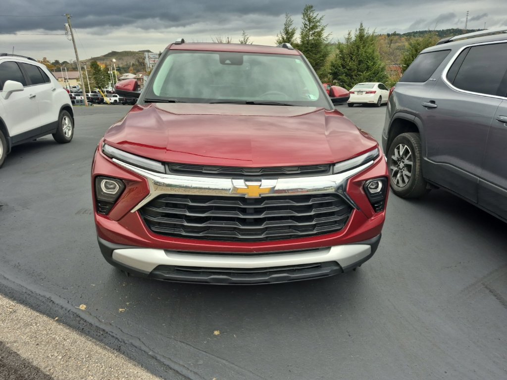 Used 2024 Chevrolet TrailBlazer LT w/ Convenience Package AWD/4WD image 2