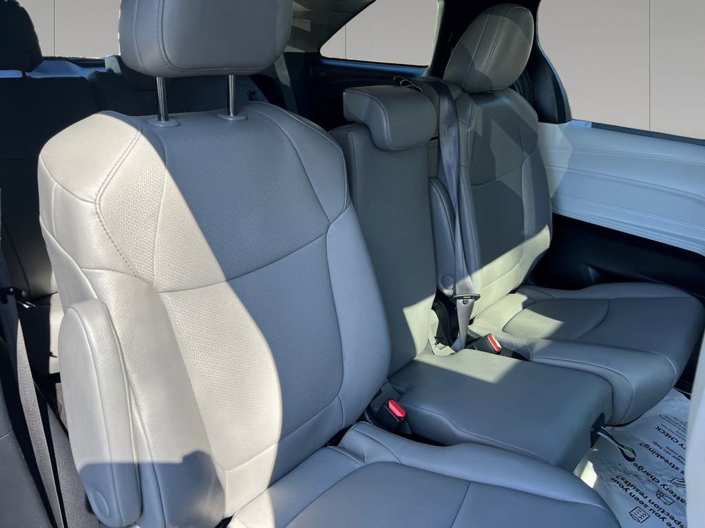 Used 2025 Toyota Sienna XLE FWD image 18
