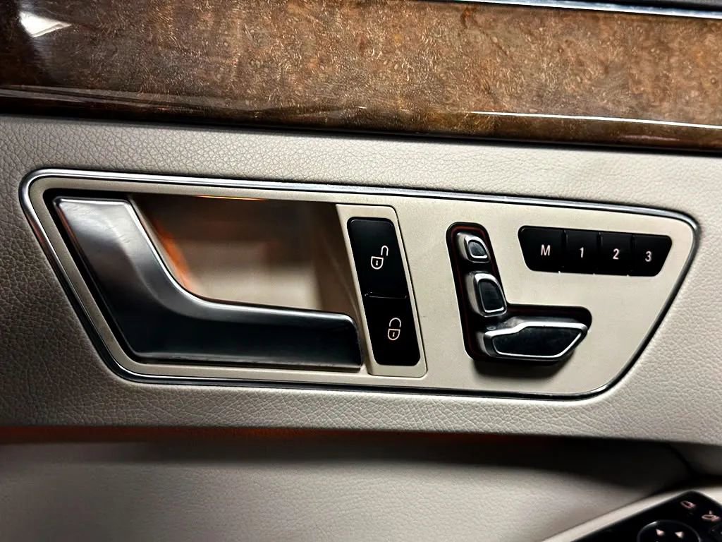 Used 2016 Mercedes-Benz E 350 Sedan image 24