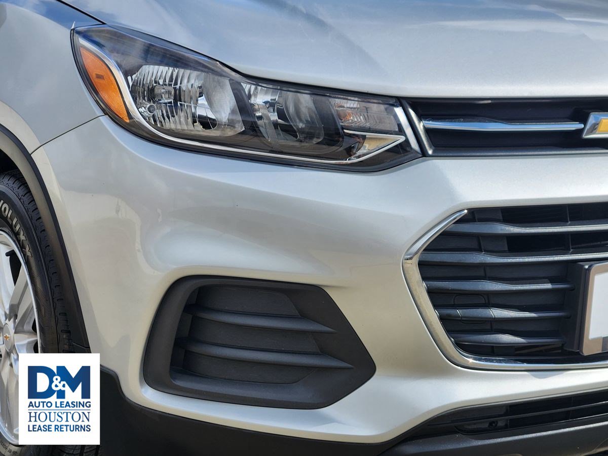 Used 2022 Chevrolet Trax LS w/ Tint and Cruise Package image 9