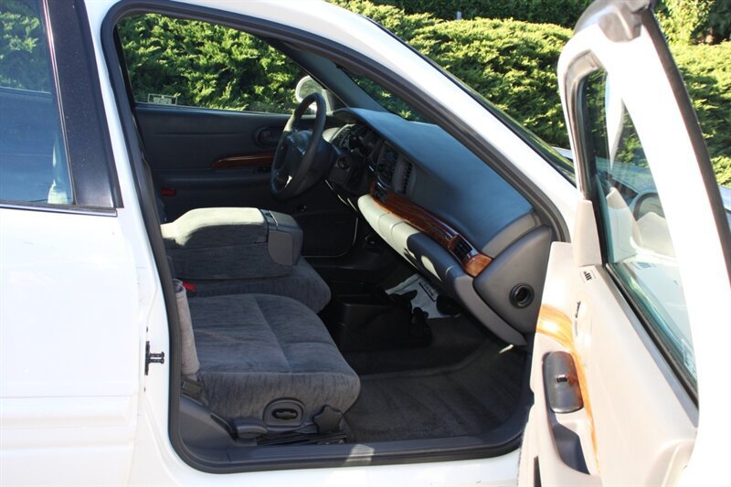 Used 2002 Buick Le Sabre Custom w/ Prestige Pkg FWD image 13