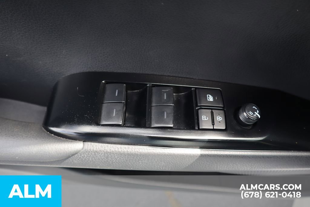 Used 2025 Toyota Camry SE image 16