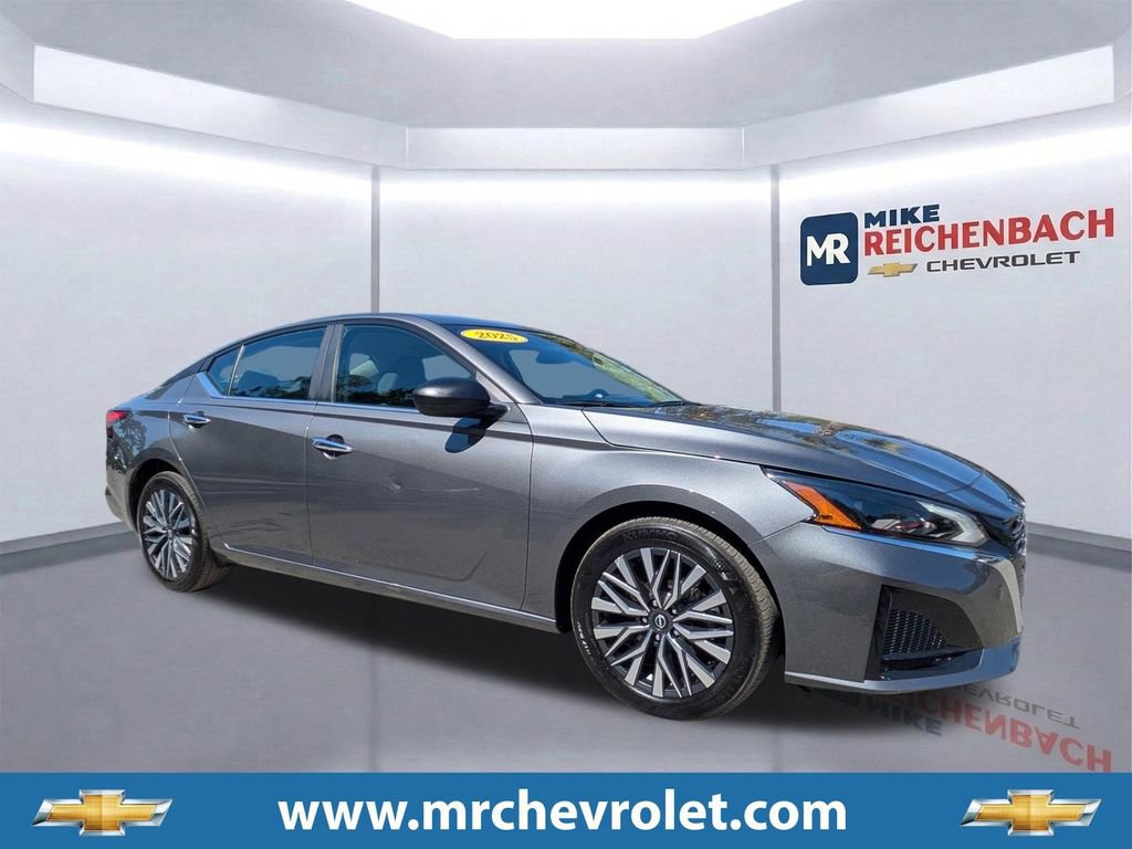 Used 2025 Nissan Altima 2.5 SV FWD image 1