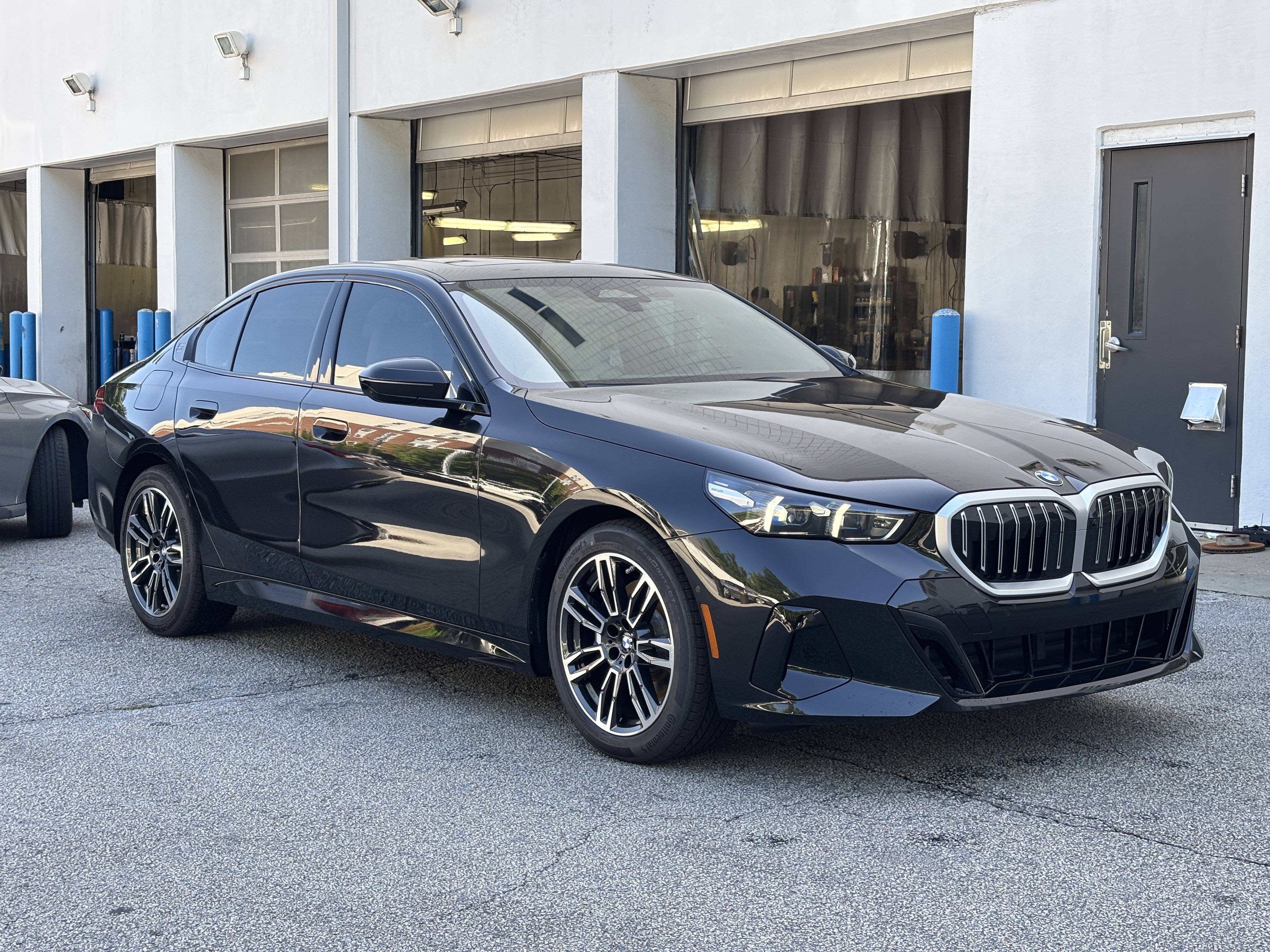 Used 2027 BMW 530i w/ M Sport Package RWD image 5