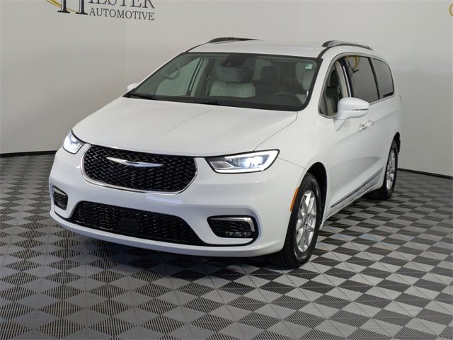 Used 2021 Chrysler Pacifica Touring-L image 4