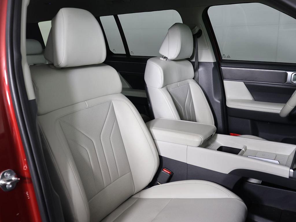 Used 2025 Hyundai Santa Fe SEL FWD image 28