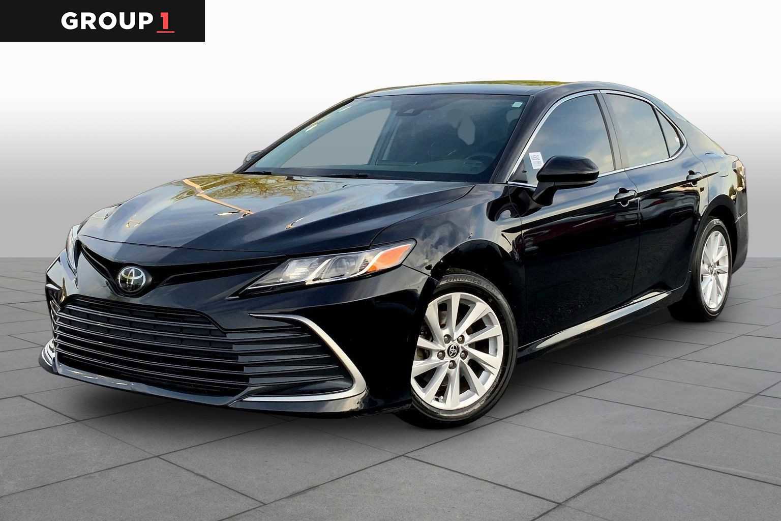 Used 2022 Toyota Camry LE image 1