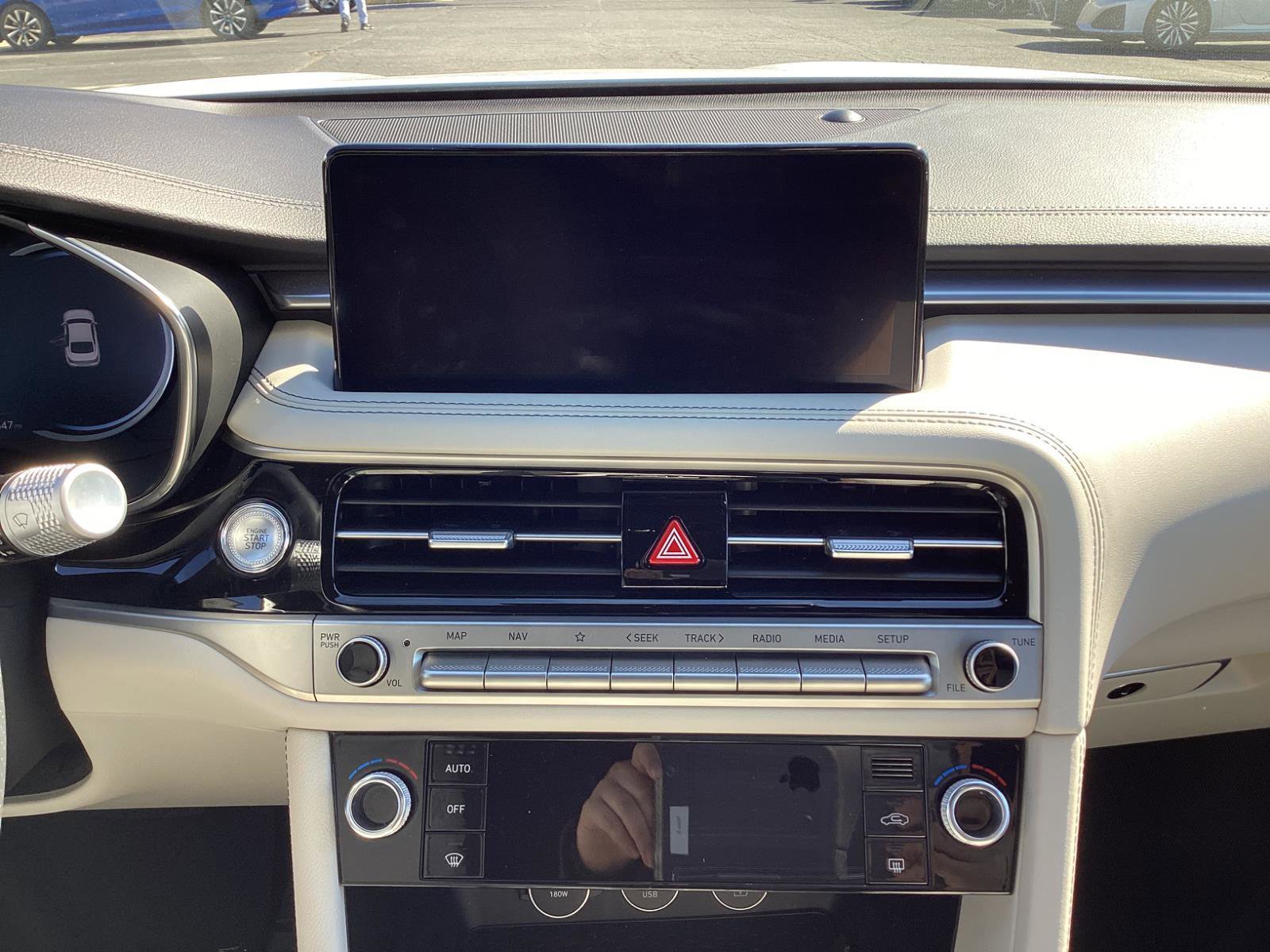 Used 2025 Genesis G70 2.5T image 17