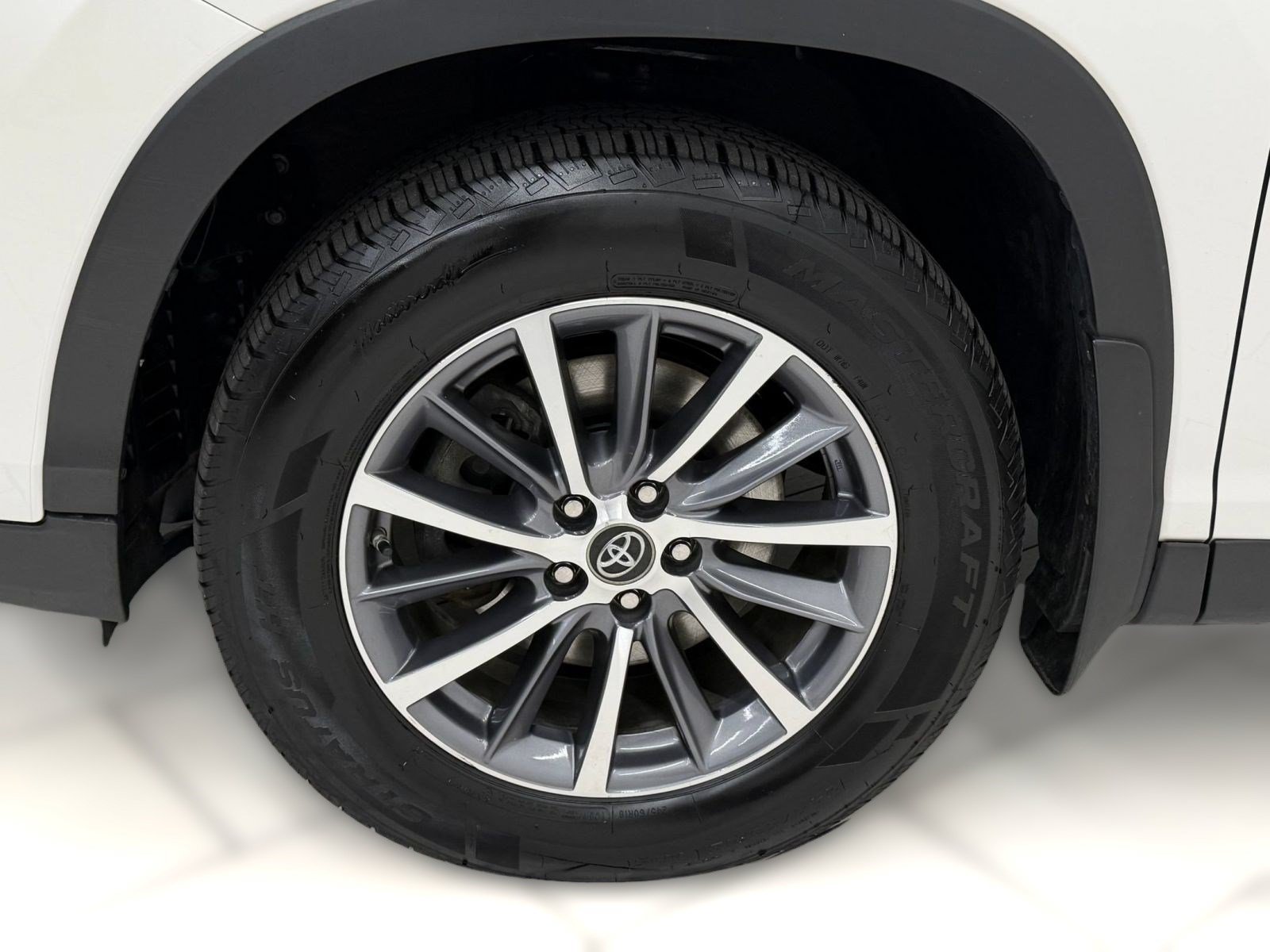 Used 2019 Toyota Highlander XLE AWD/4WD image 11