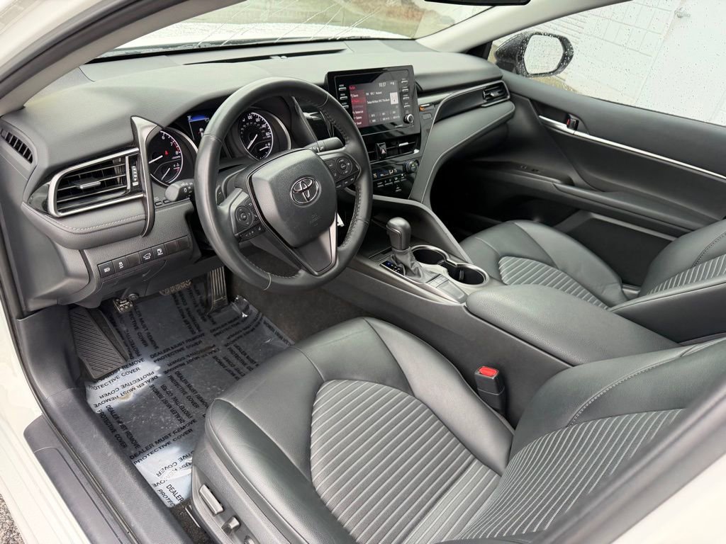 Used 2024 Toyota Camry SE image 2