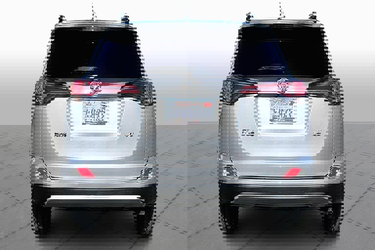 Used 2017 Toyota RAV4 XLE w/ Carpet Mat Package image 4