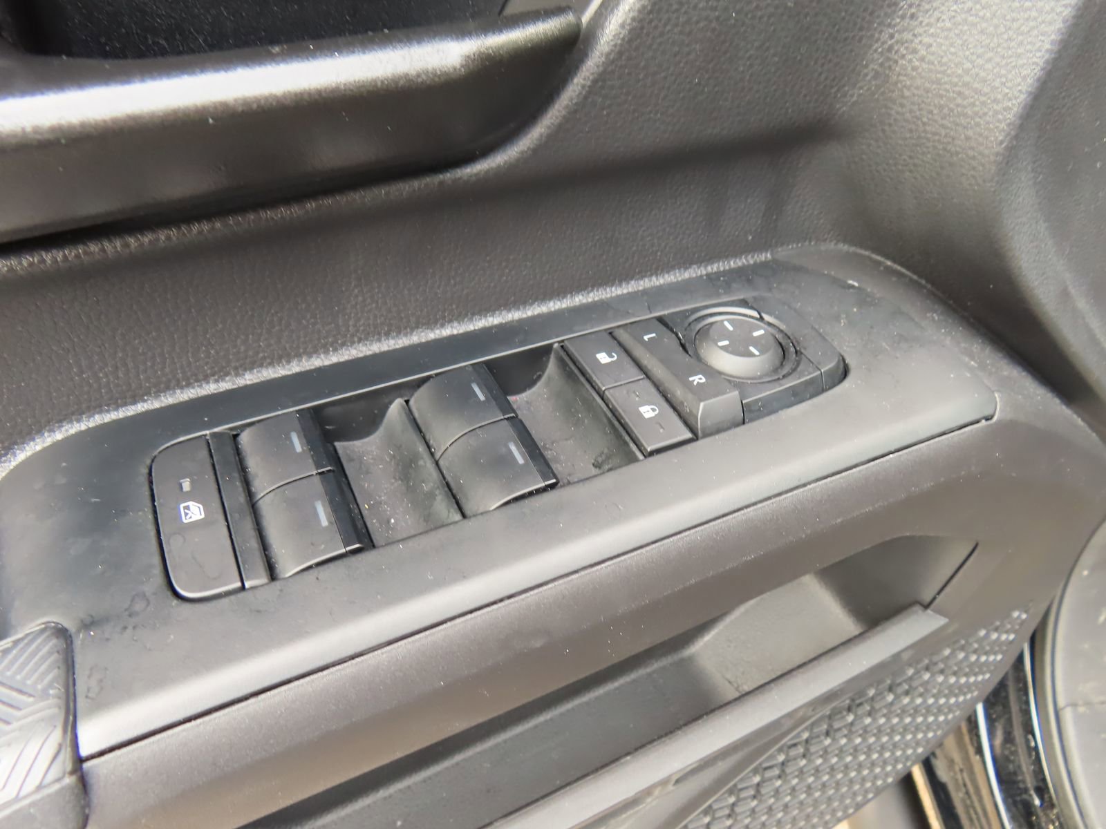 Used 2025 Toyota Tacoma SR5 image 14