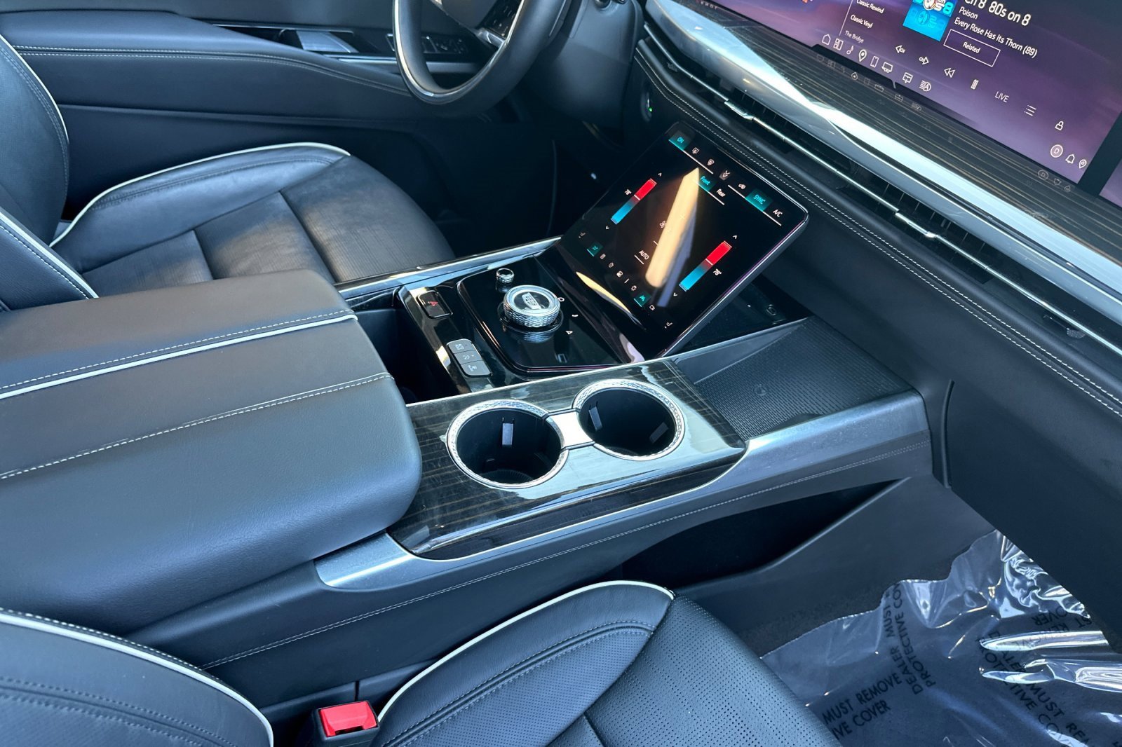 Used 2025 Cadillac Escalade Premium Luxury image 18