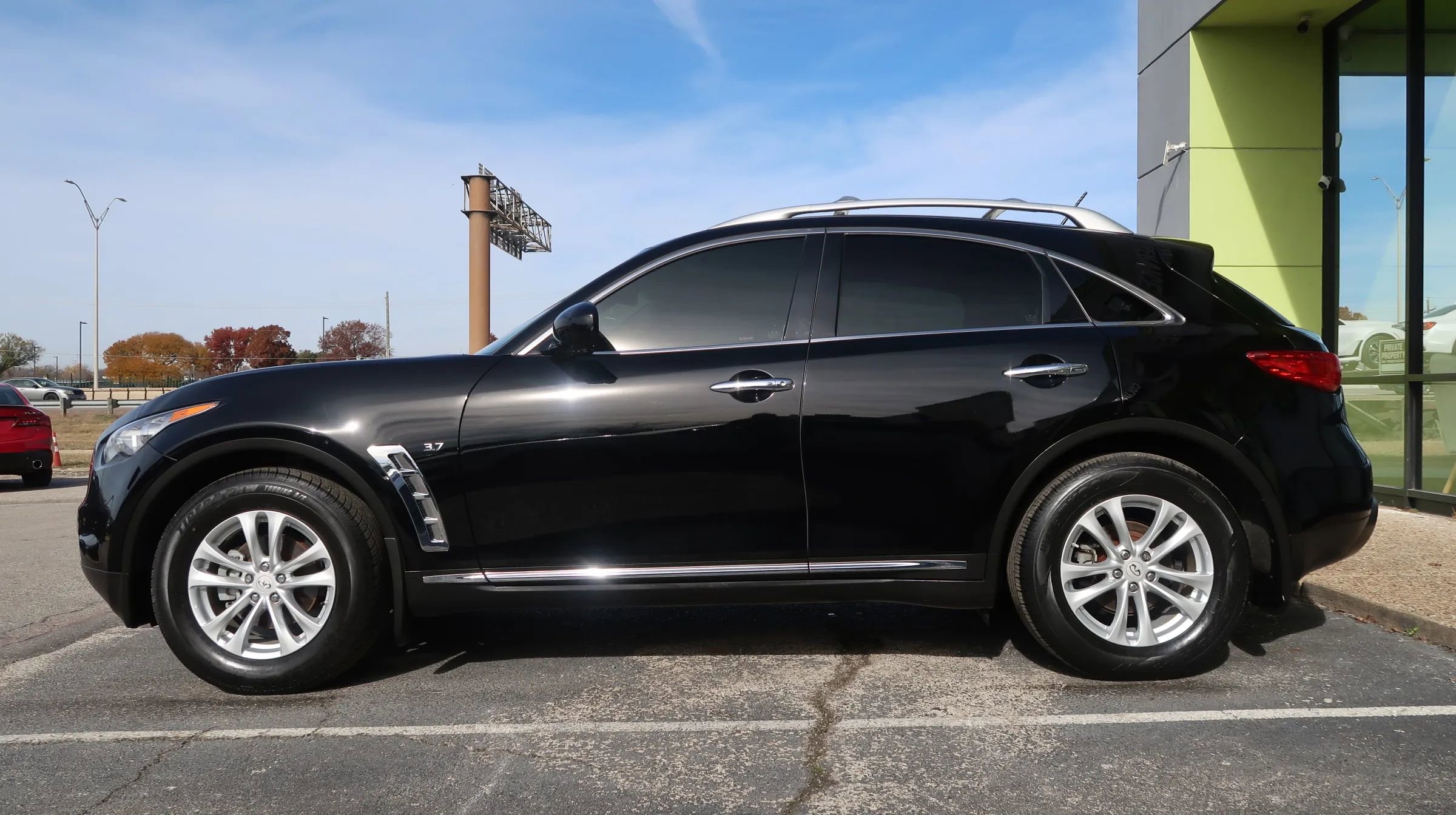 Used 2017 INFINITI QX70 3.7 w/ Premium Package image 7