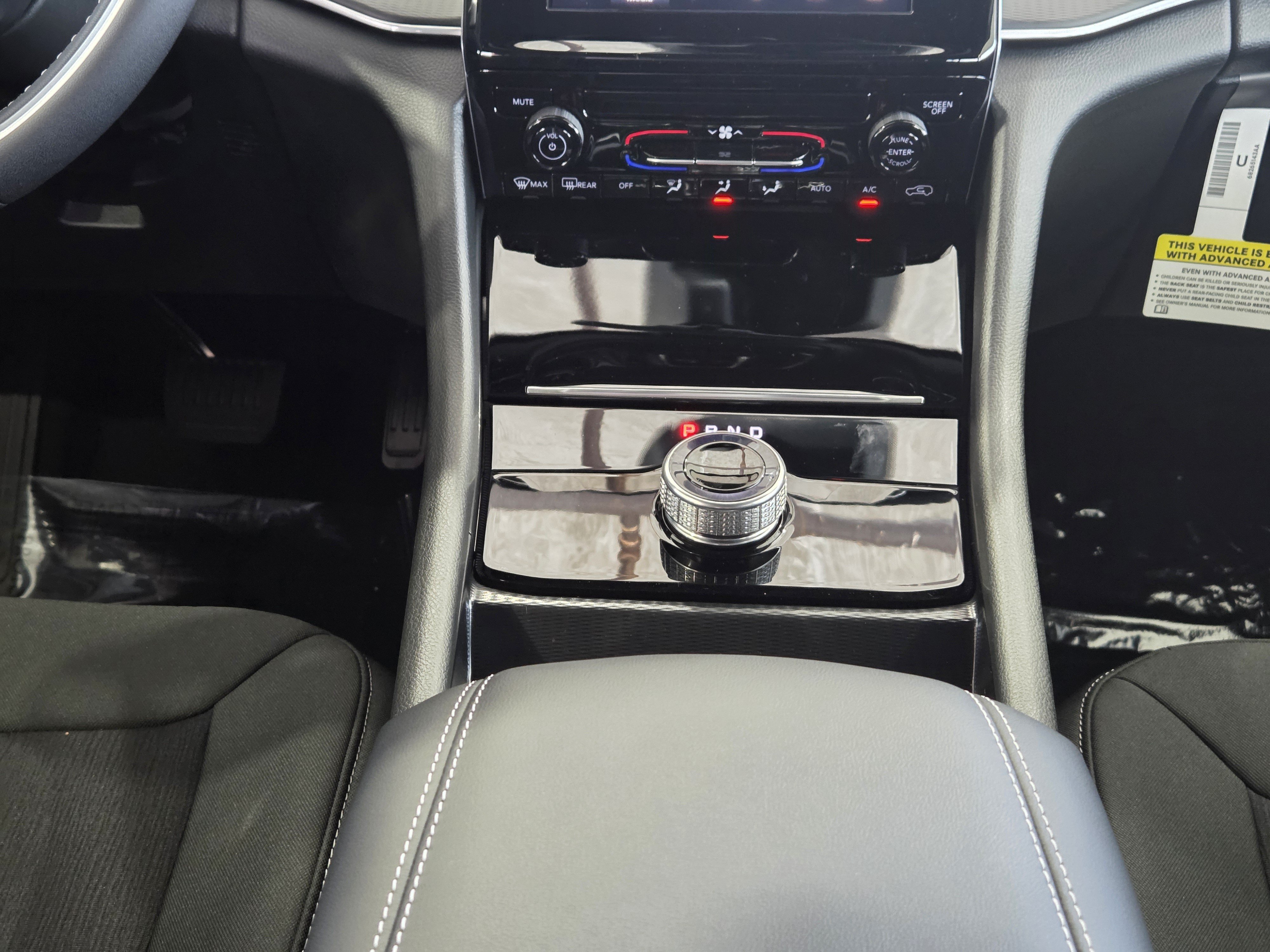 New 2025 Jeep Grand Cherokee Laredo w/ MOPAR Finishing Package RWD image 20