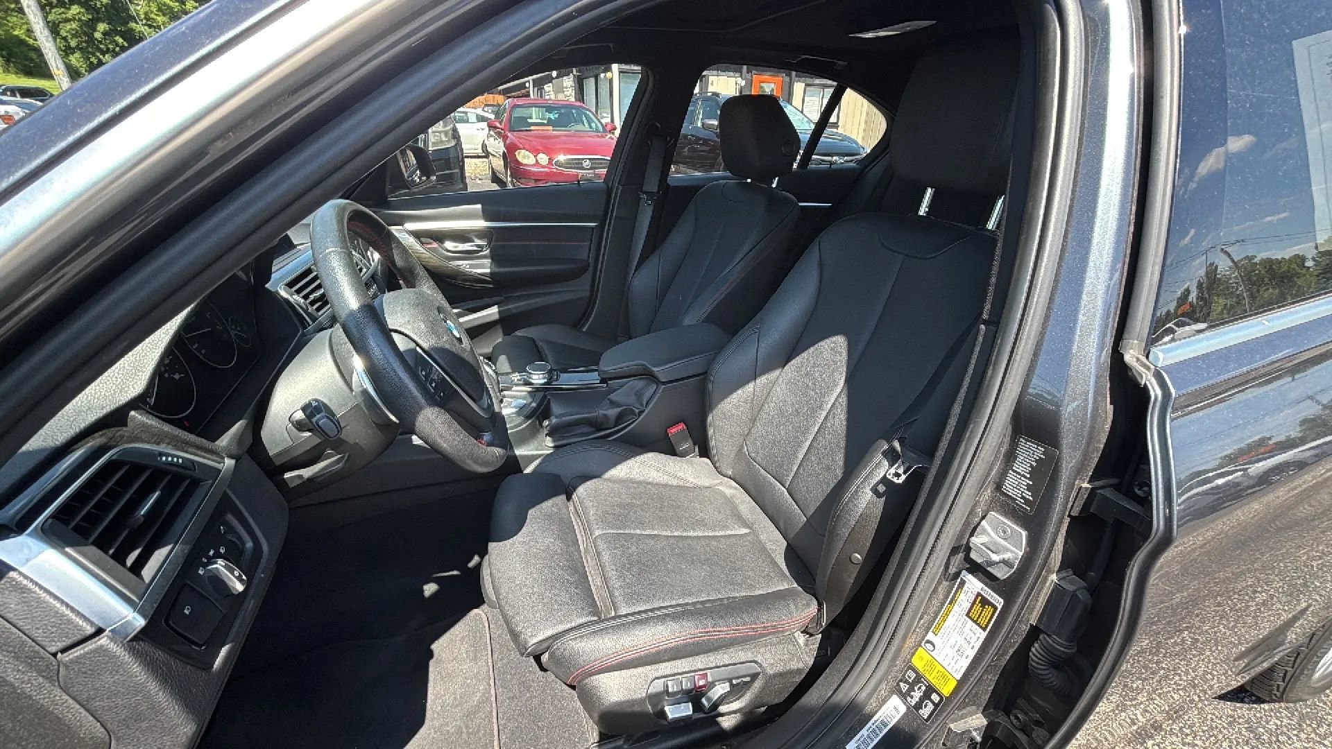 Used 2017 BMW 330i xDrive Sedan AWD/4WD image 15