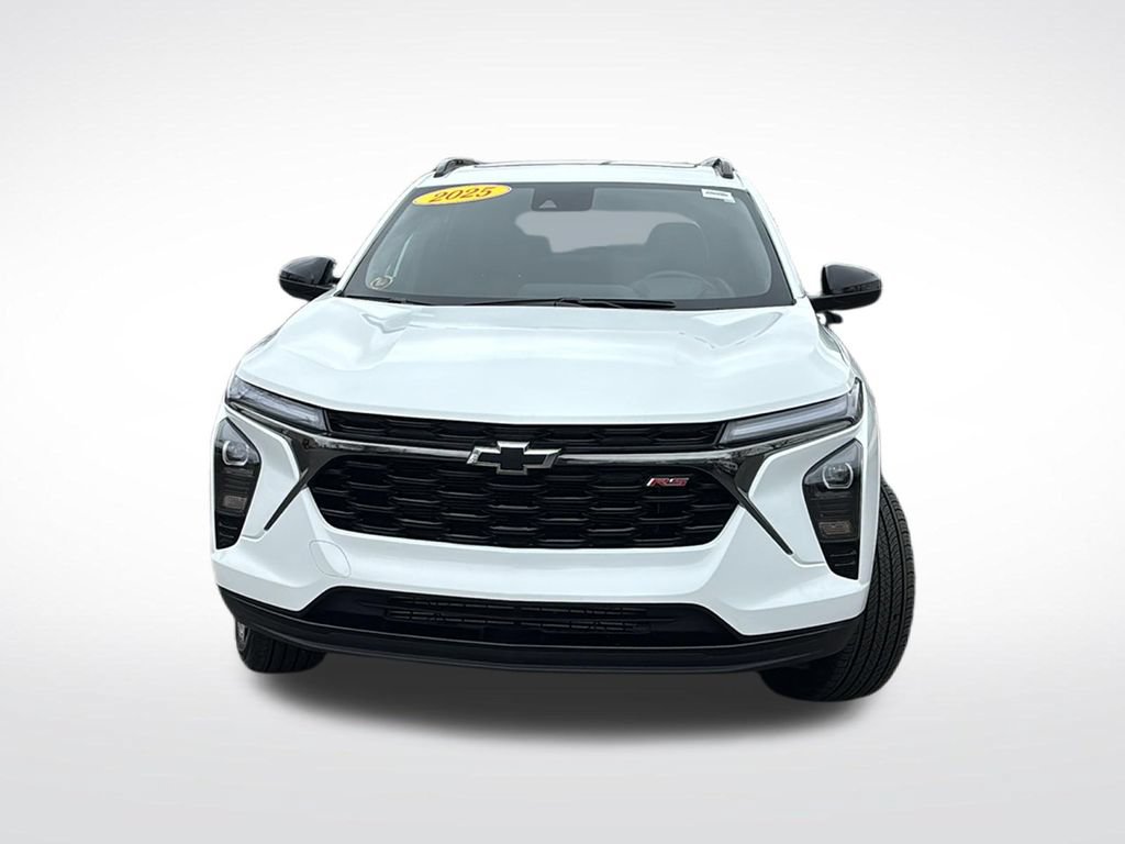 Used 2025 Chevrolet Trax RS w/ Sunroof Package FWD image 2