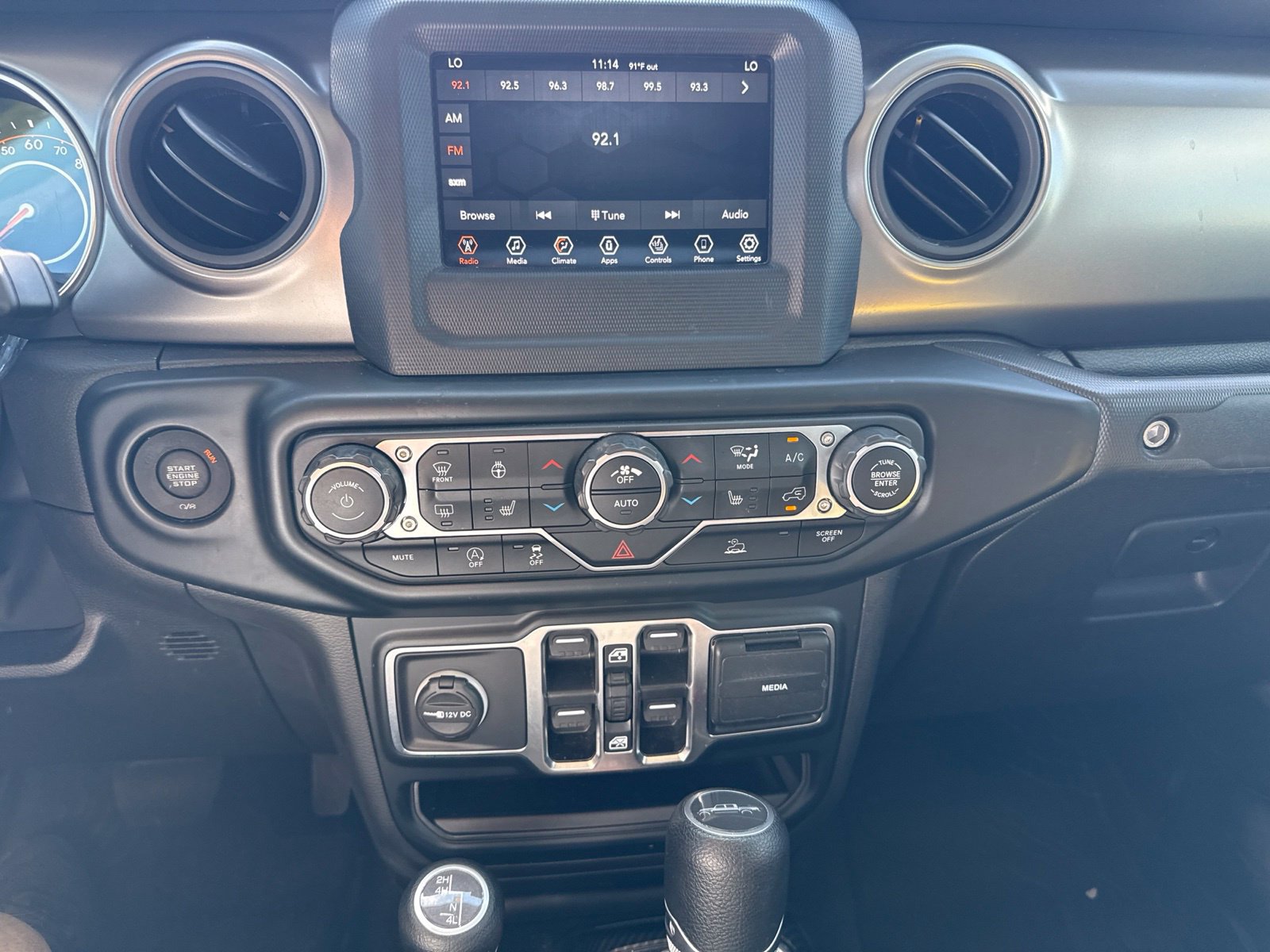 Used 2023 Jeep Gladiator Sport AWD/4WD image 14