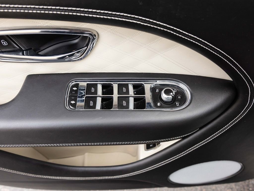 Used 2023 Bentley Bentayga Extended Wheelbase image 24