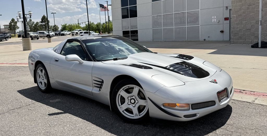 Used 1999 Chevrolet Corvette Coupe RWD image 2
